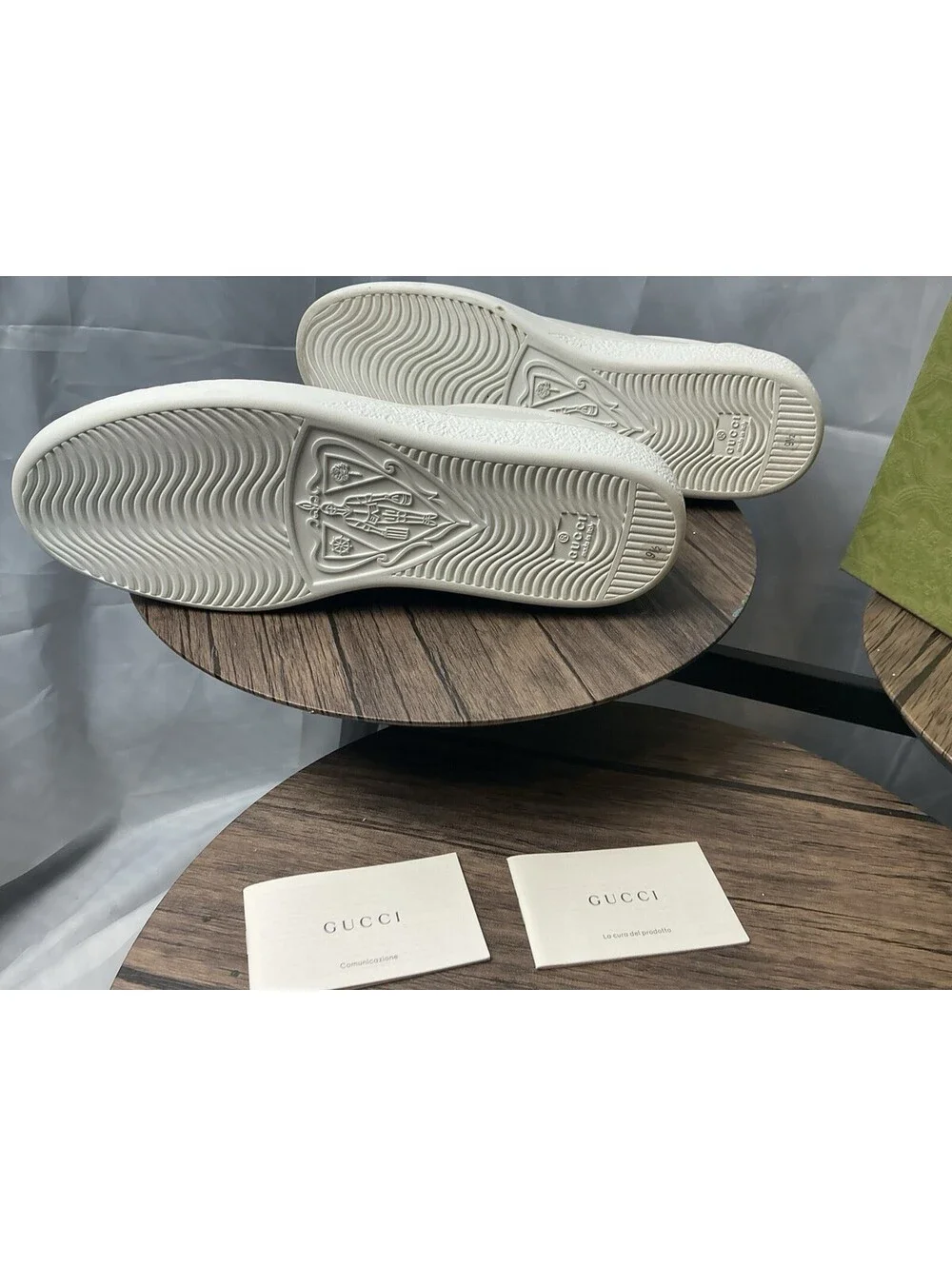 Gucci White Leather Low-Top Sneakers with Gray Heel Tab